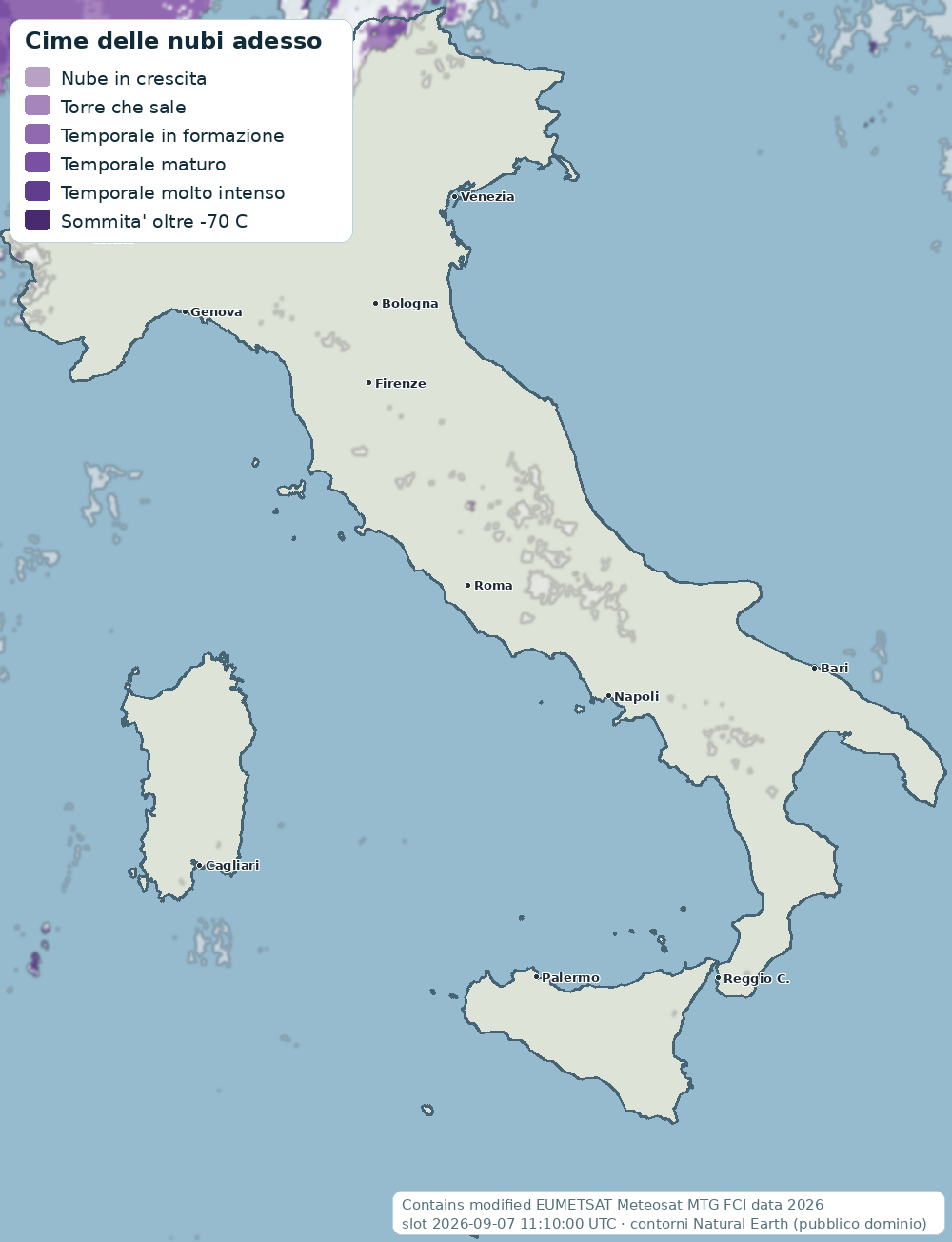 Mappa satellitare delle cime delle nubi sopra l'Italia alle 11:10 UTC: le aree più fredde, fino a -61°C, sono le torri più alte.